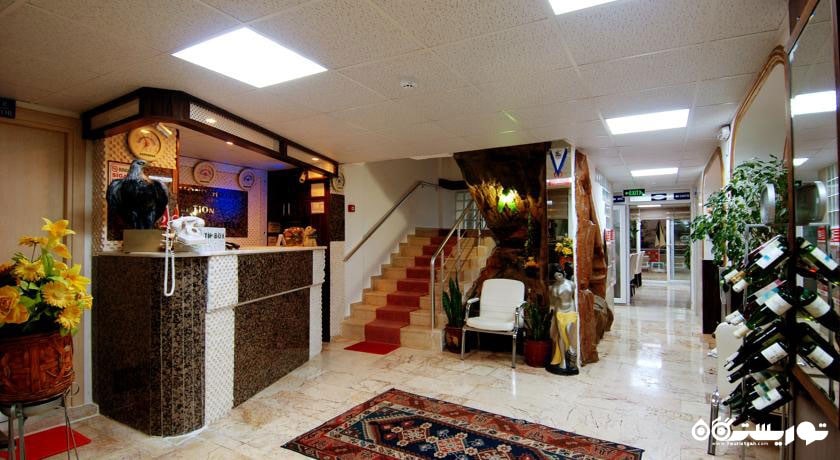 نمای میز پذیرش هتل لارا دایموند